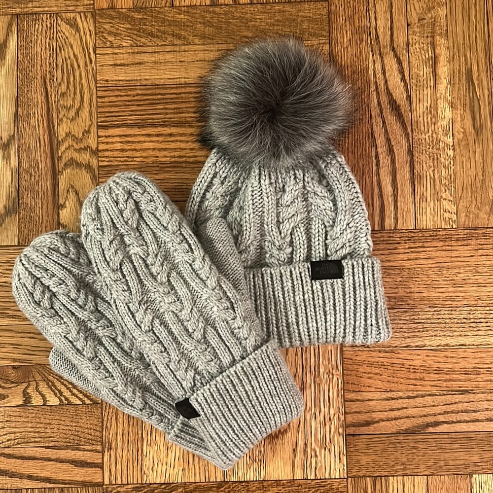 Women’s North Face Hat & Mittens